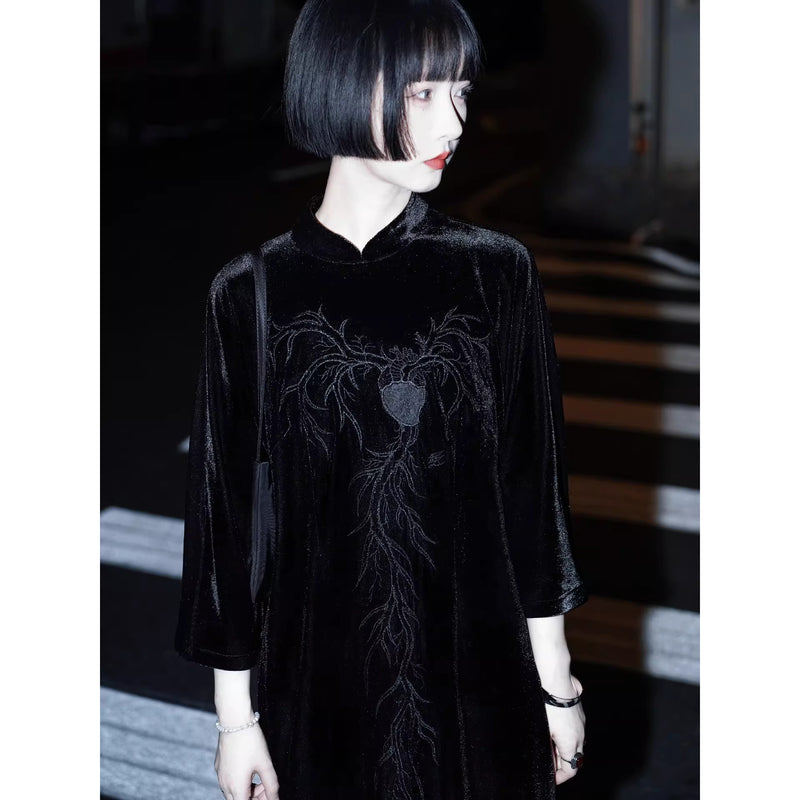 心臓の刺繍ベルベットワンピース – ManusMachina