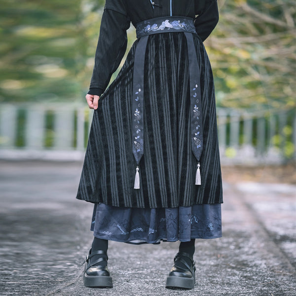 椿の花と鶯の挿絵ベルトスカート