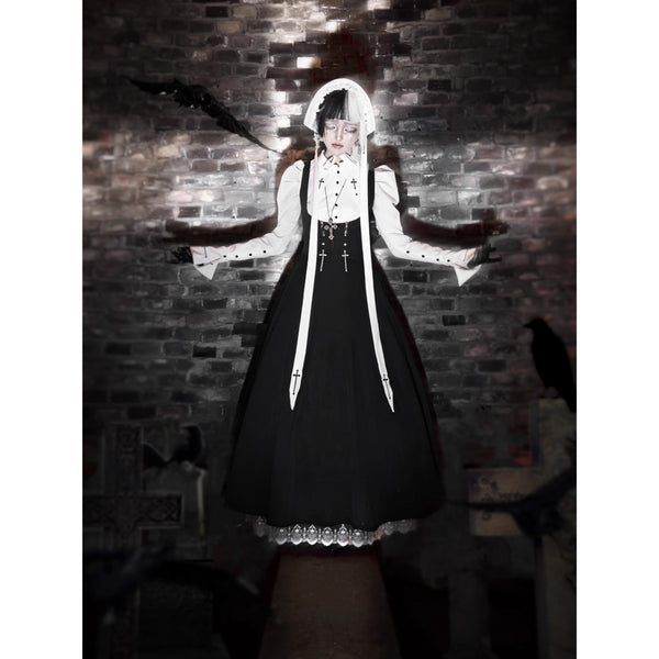 十字架と修道女のブラウス