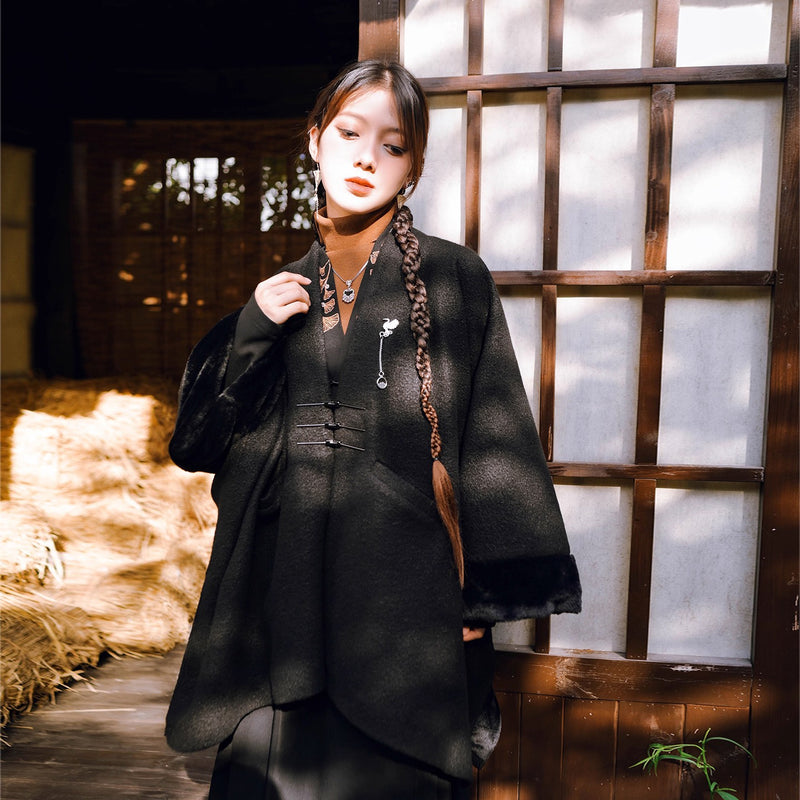 漆黒の令嬢のチャイナウールケープコート