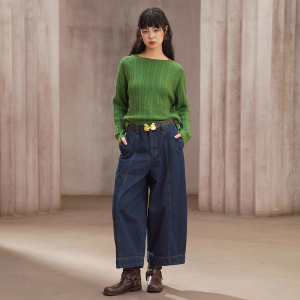 紺藍色のクロップドワイドデニムパンツ