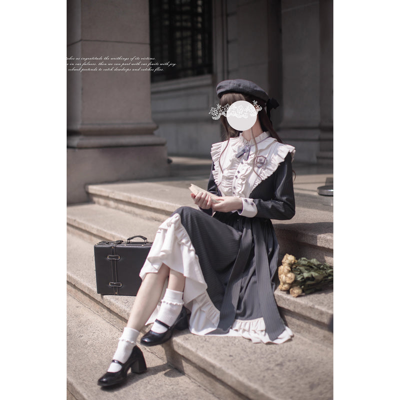 公爵令嬢のクラシカルワンピースとケープ