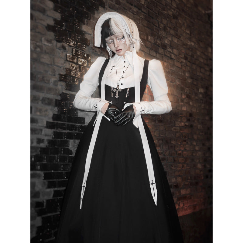 十字架と修道女のブラウス