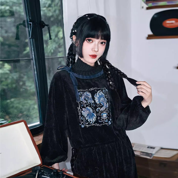 闘魚の刺繍ハイネックトップス