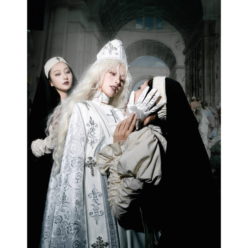 月夜の修道女の刺繍ロングマント - White Silver[2025年12月上旬-2026年1月上旬発送予定]