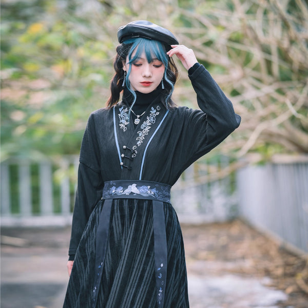 椿の花の刺繍チャイナブラウス