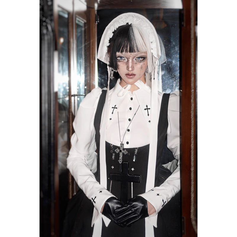 十字架と修道女のジャンパースカート