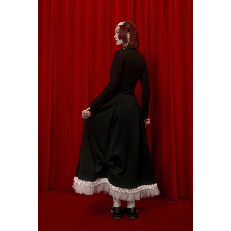 黒鴉と蝶結びのブラックスカート