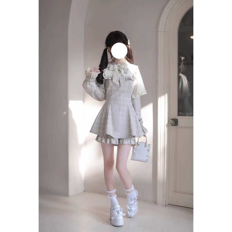 灰白のお嬢様の格子柄ケープワンピース