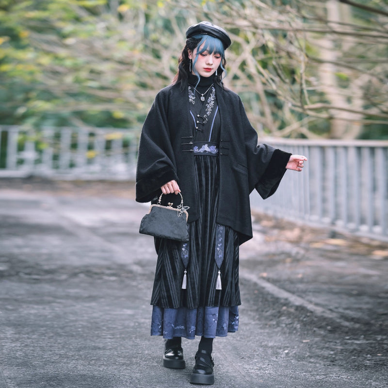 椿の花の刺繍チャイナブラウス