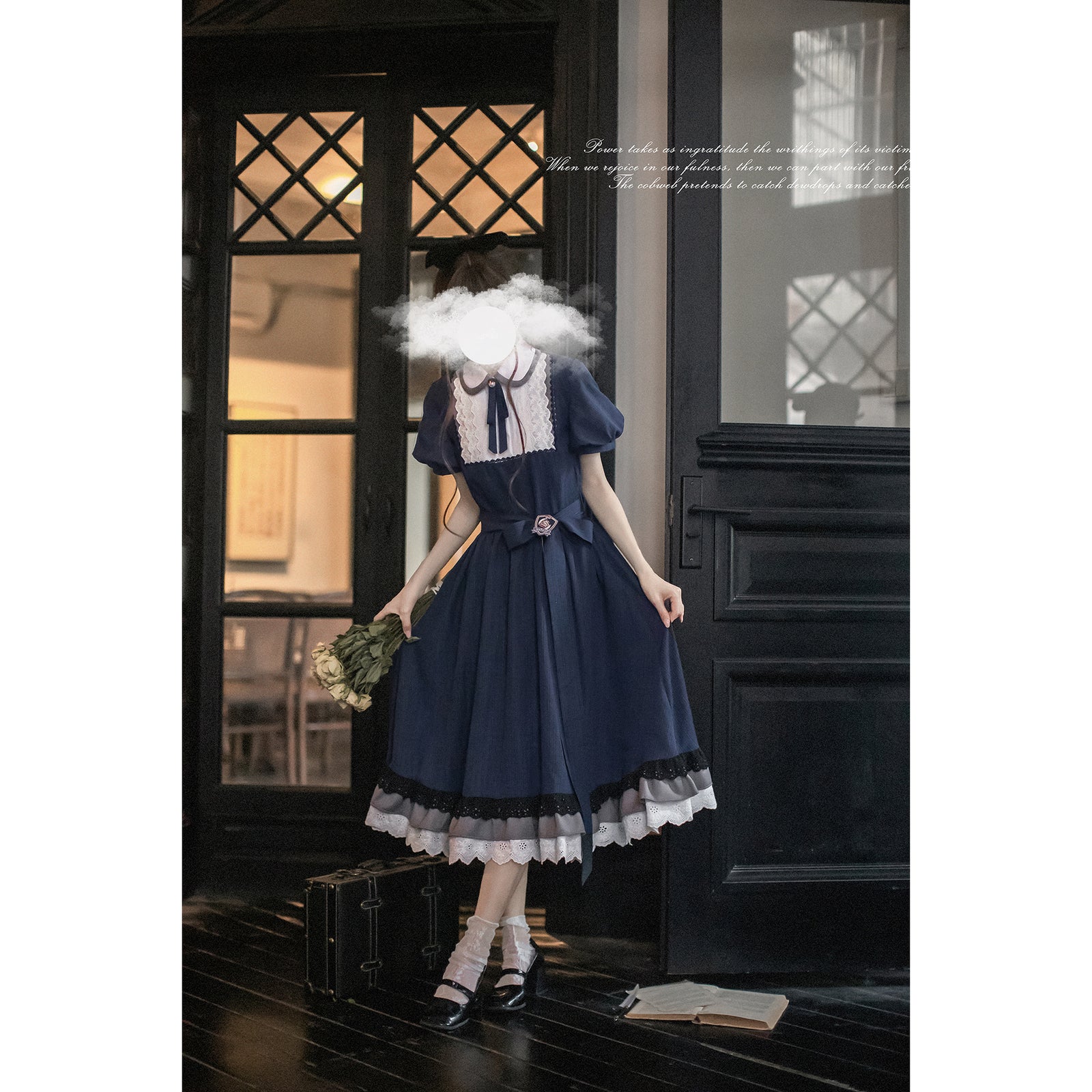ManusMachina 生成のお嬢様のクラシカルワンピース 紺藍のお嬢様のクラシカルワンピース – ManusMachina