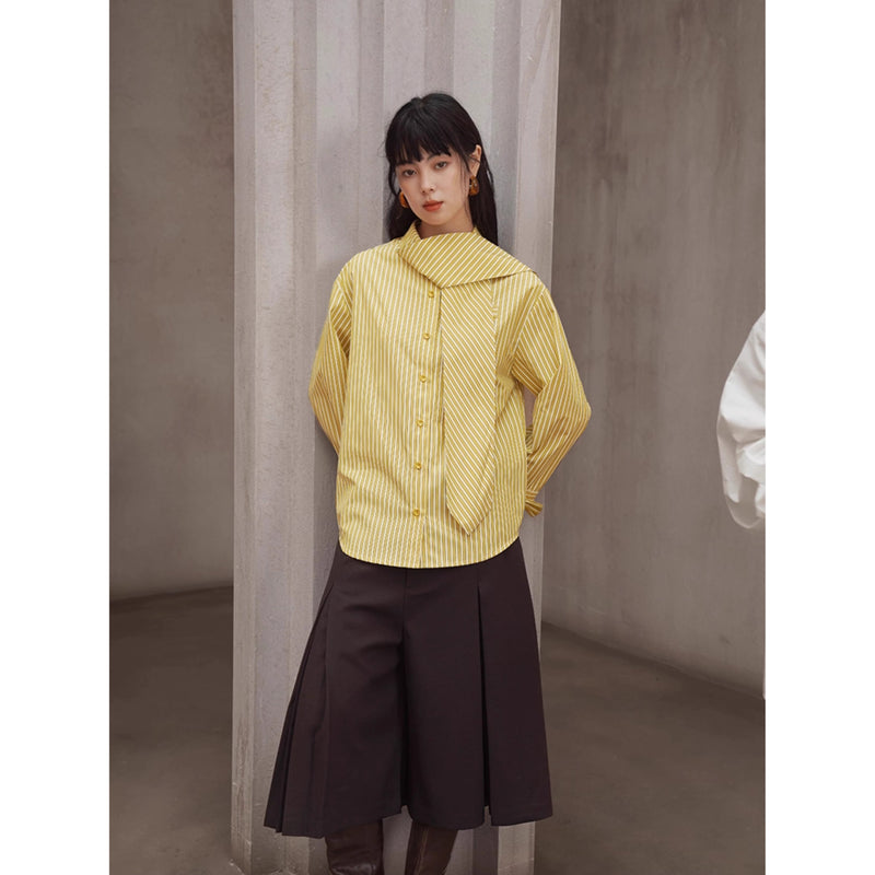 薄黄の縦縞ストライプブラウス