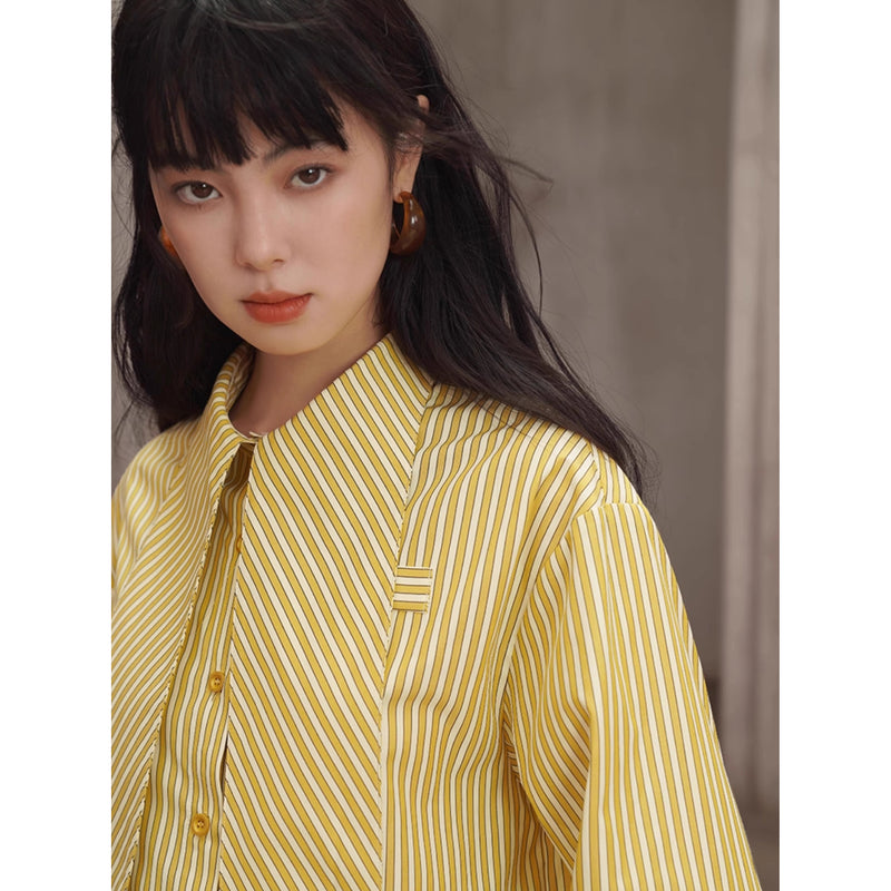薄黄の縦縞ストライプブラウス