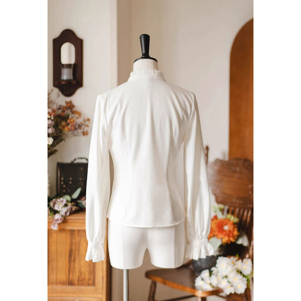 英国のお嬢様のクラシックブラウス