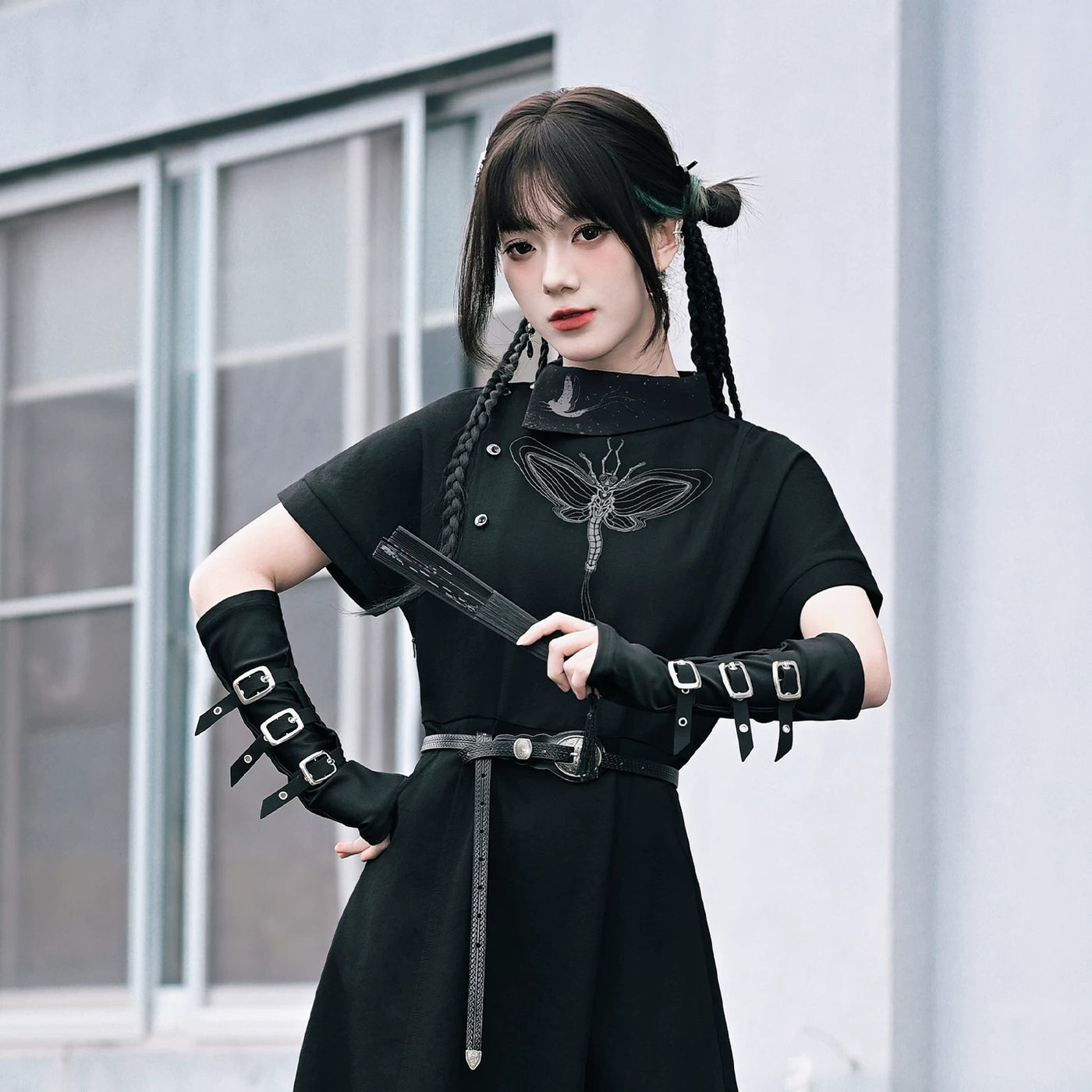 暗黒令嬢のバックルアームカバー – ManusMachina