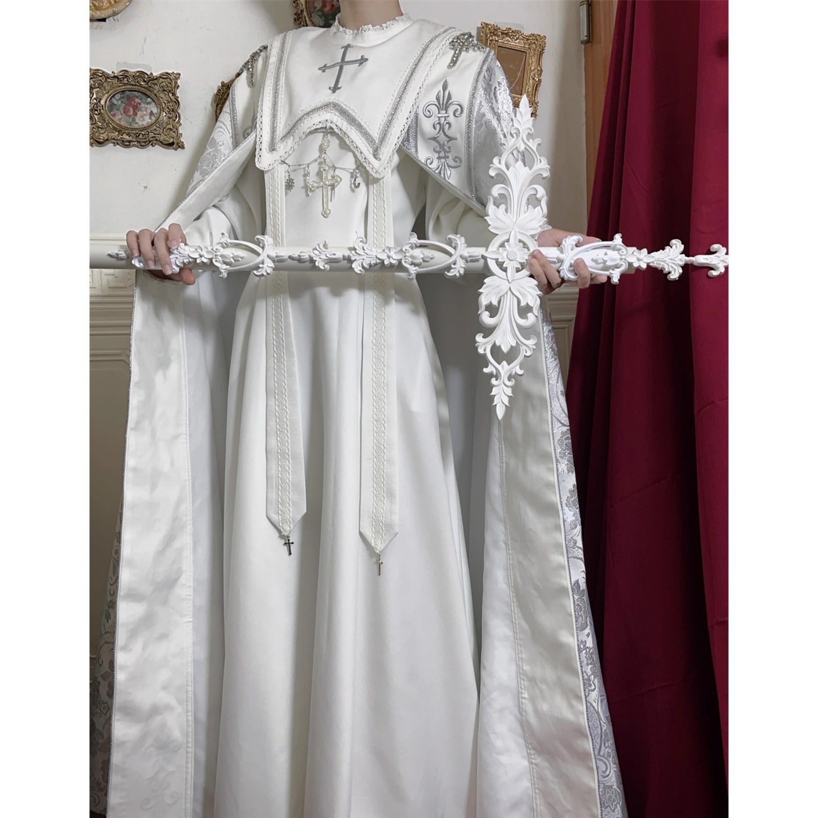 月夜の修道女の刺繍ロングマント - White Silver[2025年12月上旬-2026