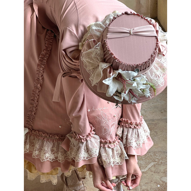 百合の花の帽子とアクセサリー – ManusMachina