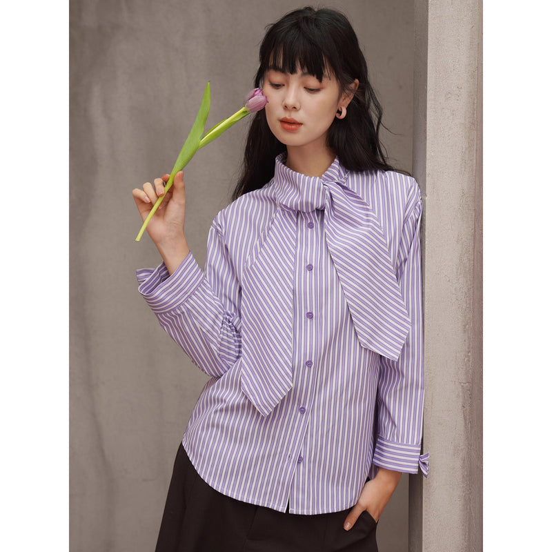 薄紫の縦縞ストライプブラウス