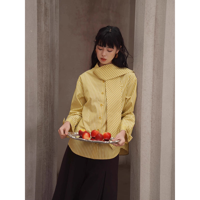 薄黄の縦縞ストライプブラウス