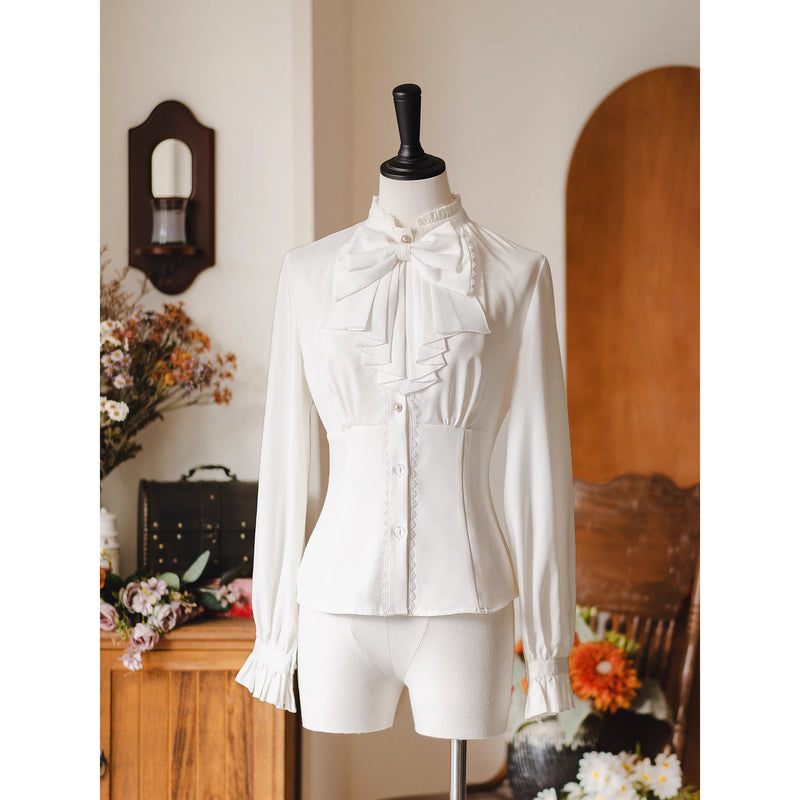 英国のお嬢様のクラシックブラウス
