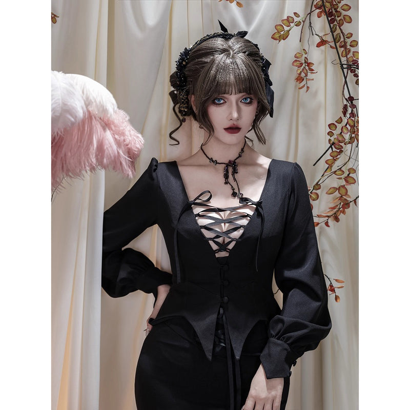 暗黒のお嬢様のレースアップトップス