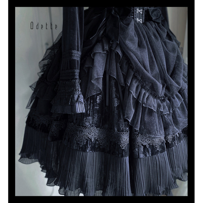 黒薔薇の令嬢の刺繍ベルベットジャケットとジャンパースカート[2023年12月上旬-12月下旬発送予定]