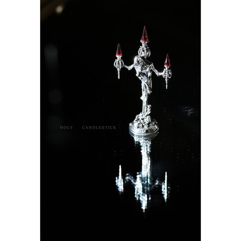 骸骨と十字架の燭台の首飾り