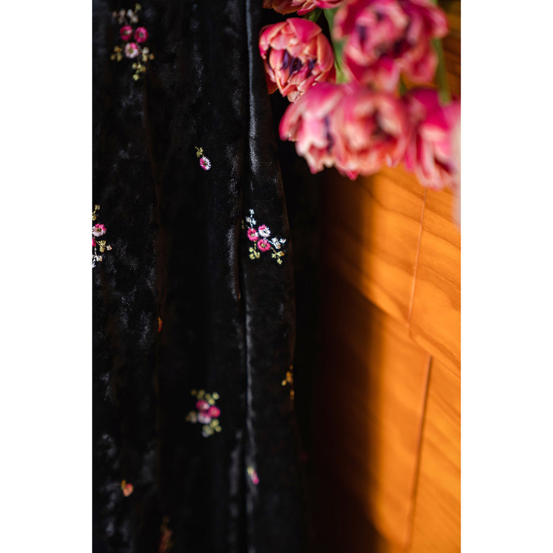 闇夜の花の刺繍コルセットワンピース