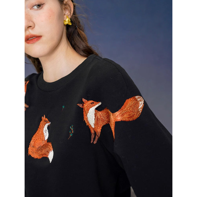 赤狐と松の梢の刺繍ニットセーター
