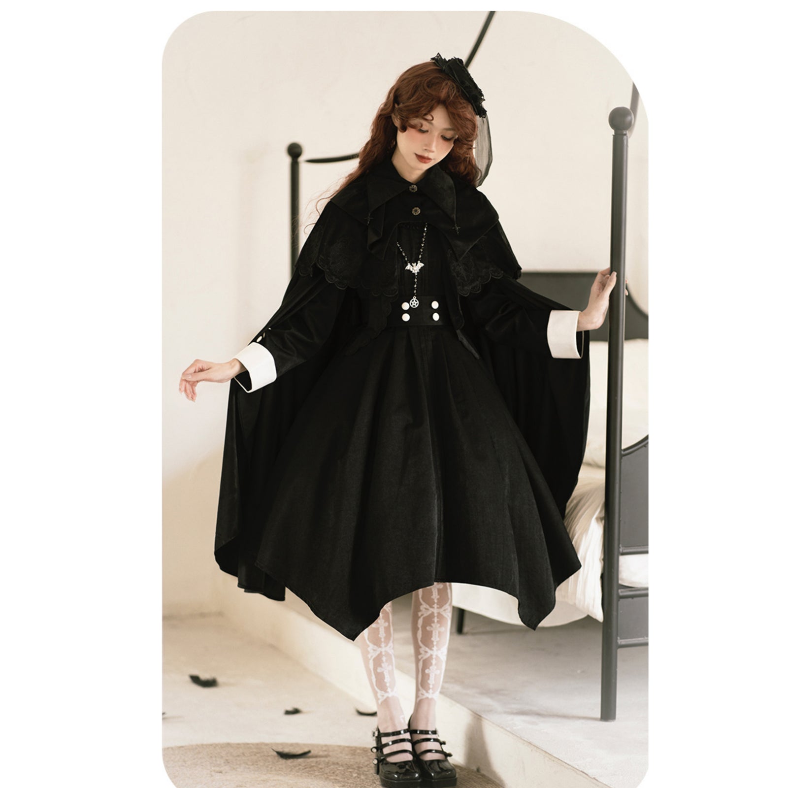 巡礼者の棘刺繍ベルベットロングマントとケープ – ManusMachina