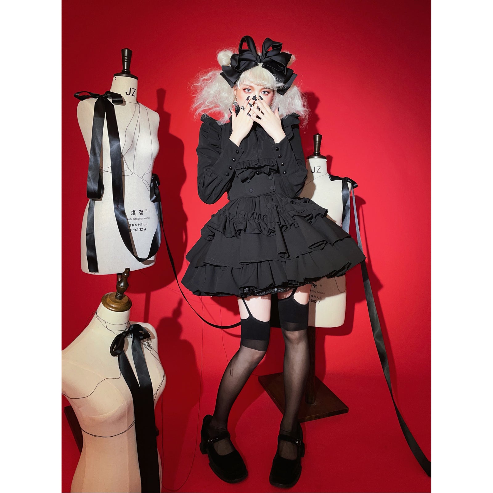 ドールなお嬢様のリボンブラウスとストラップスカート - Black  