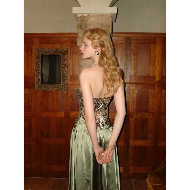 宮廷王妃の油彩画コルセットとドレープスカート