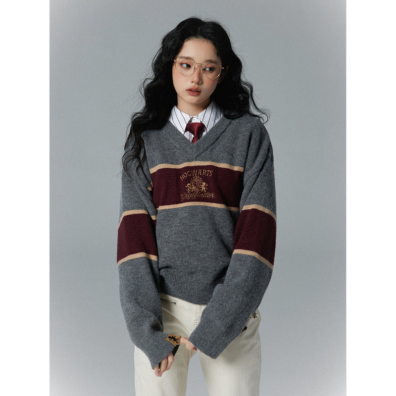 魔法学校の刺繍ニットセーター