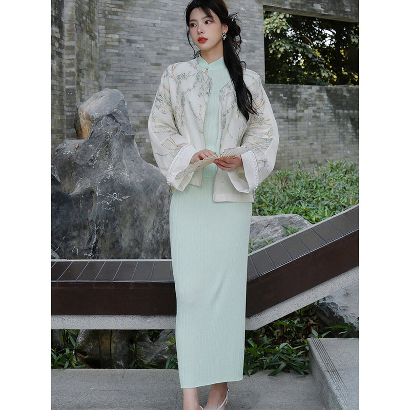白緑の牡丹の刺繍チャイナトップスとロングタイトスカートと刺繍ジャケット