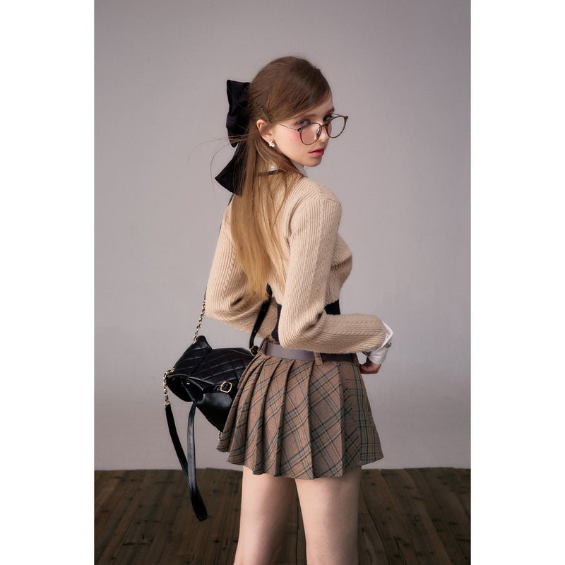 英国文学少女ショートニットカーディガンとショートスカート