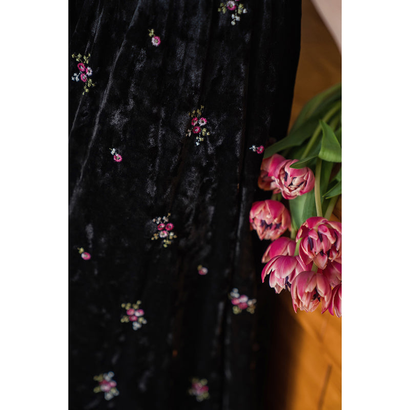 闇夜の花の刺繍コルセットワンピース