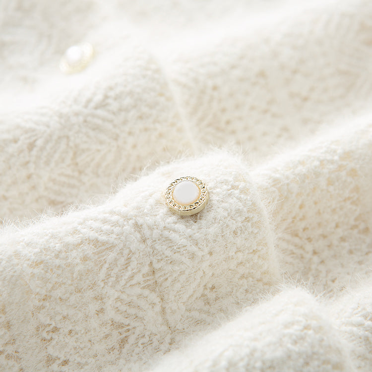 幾何学編みの刺繍ニットブラウス
