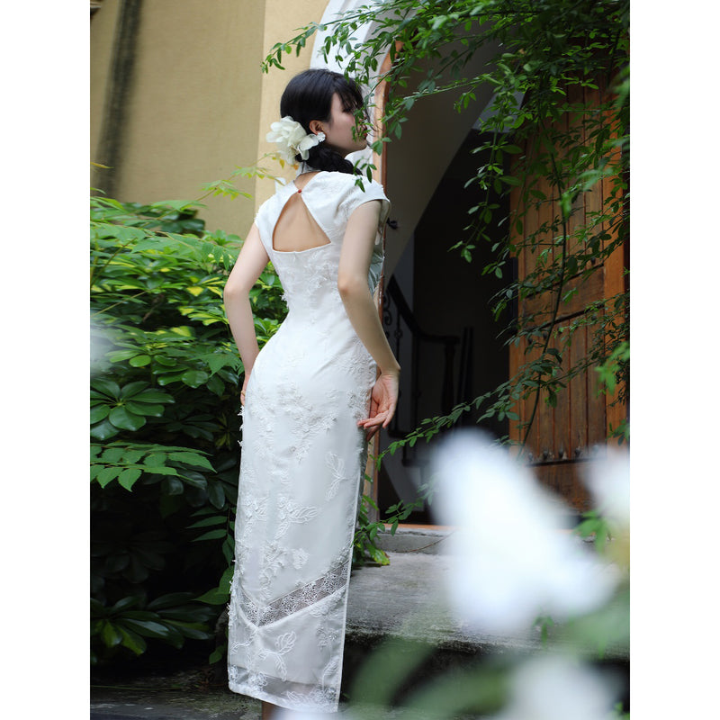 純白の花の刺繍チャイナワンピース