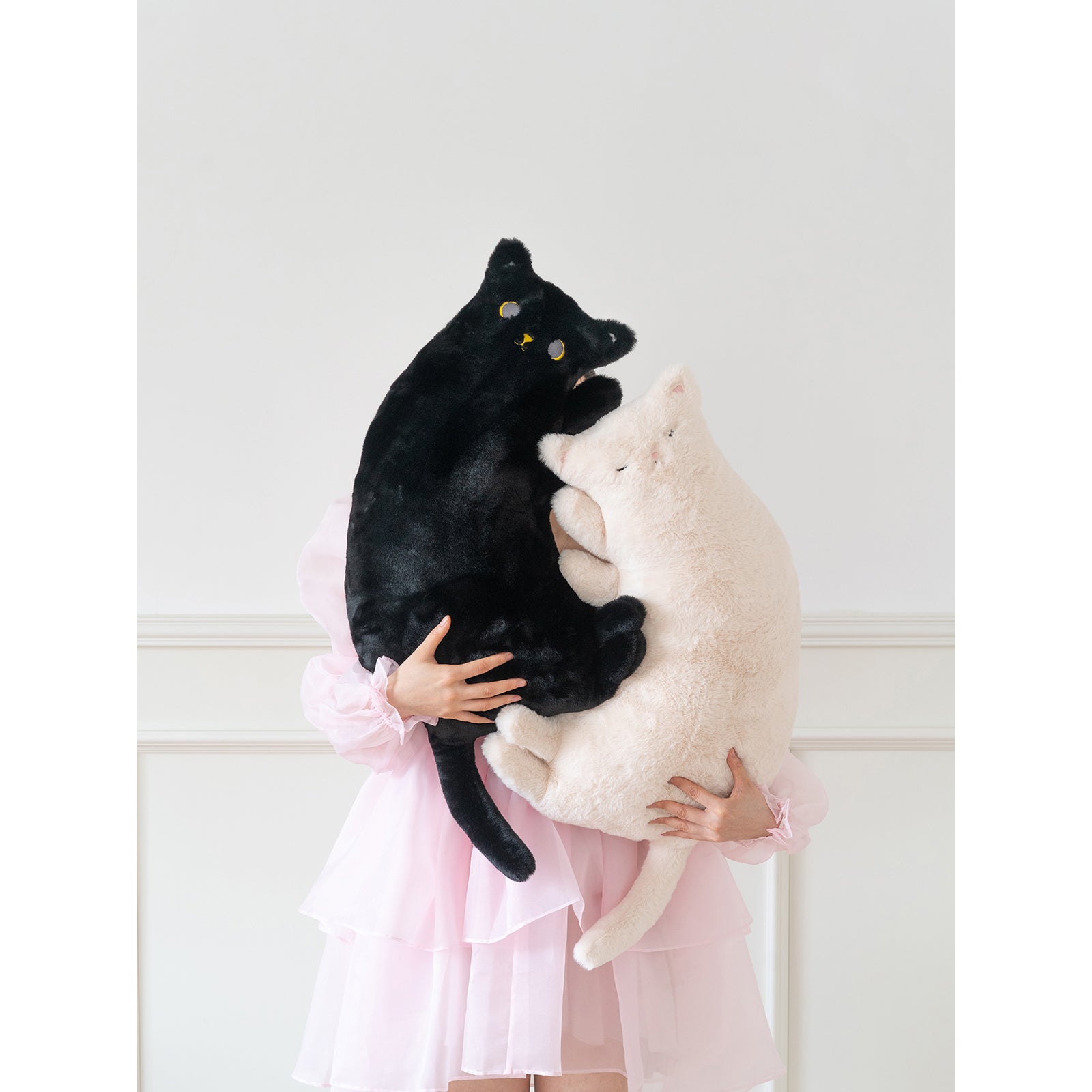 HUIJUFU 黒と白の猫 Amazon | [HUIJUFU] 女性のリアルなふわふわぬいぐるみ猫