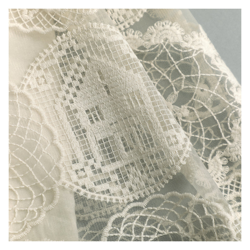 家屋と花とウサギの刺繍フレアスカート