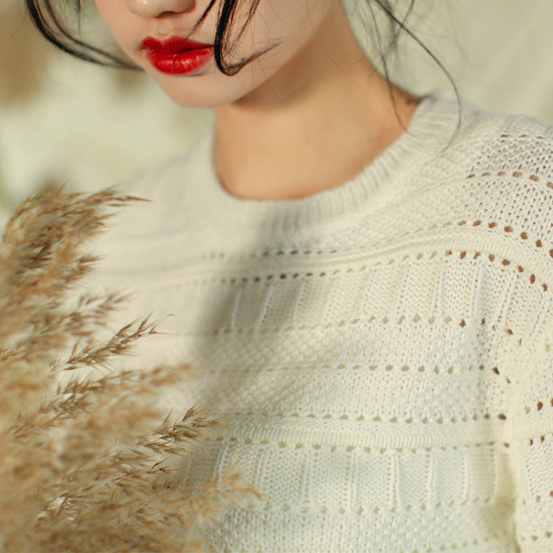 茉莉花の花色ニットセーター