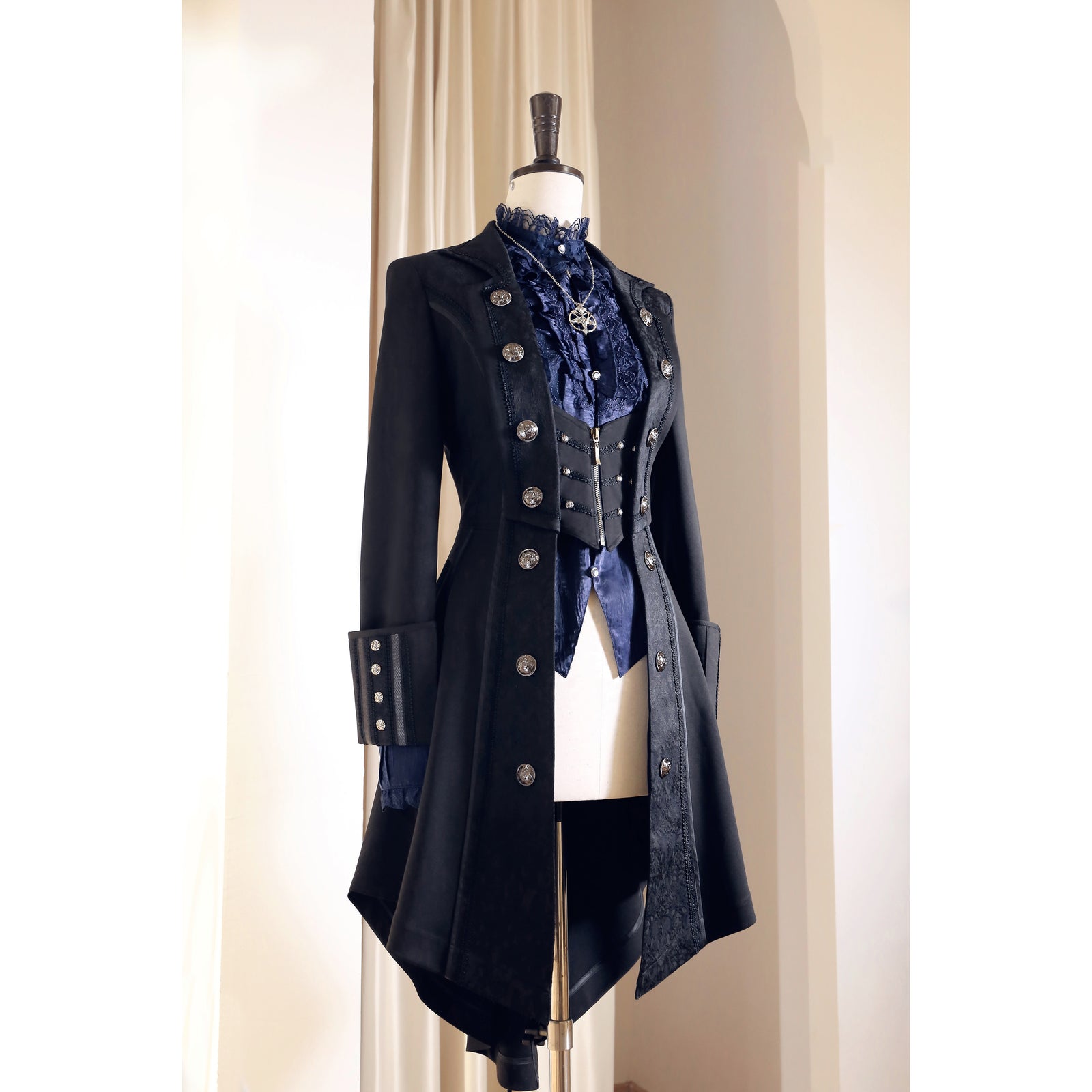 ManusMachina 公爵騎士のクラシカルロングジャケット(レディース) edited_pic4_8acf89d8-397a-48a0