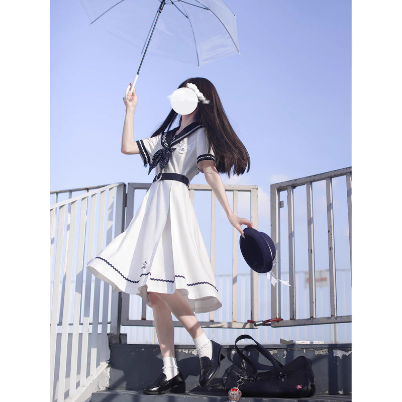 純白の少女のセーラーワンピース – ManusMachina