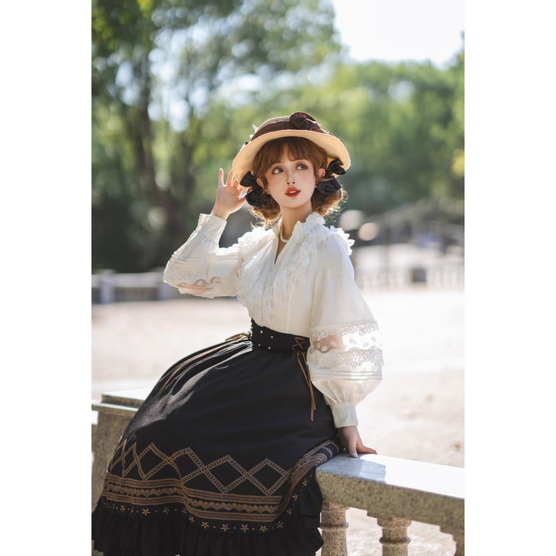 邸宅のお嬢様のレースブラウス