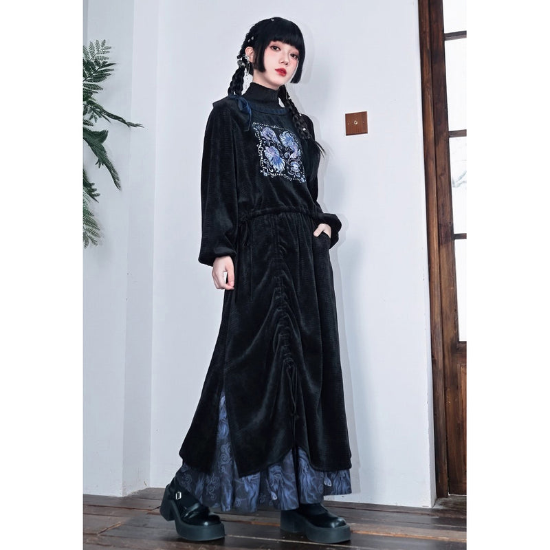 闘魚の刺繍ハイネックトップス