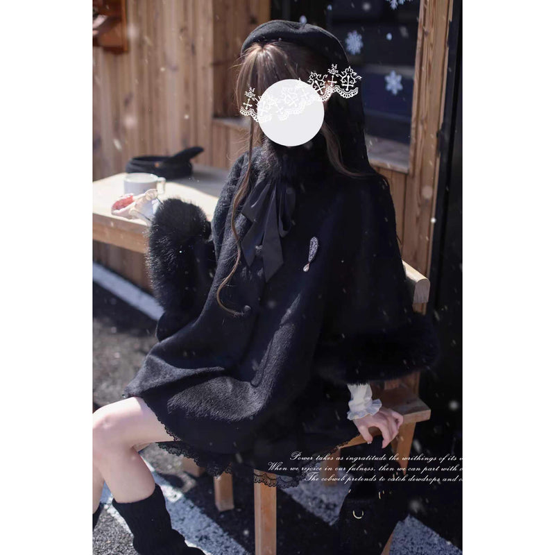 漆黒のお嬢様のウールケープコート