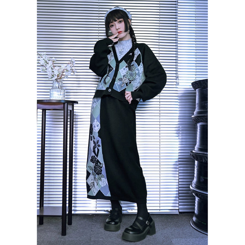 椿の花と鶯の挿絵カーディガンとニットスカート