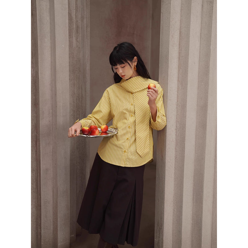薄黄の縦縞ストライプブラウス