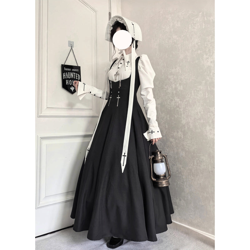十字架と修道女のジャンパースカート