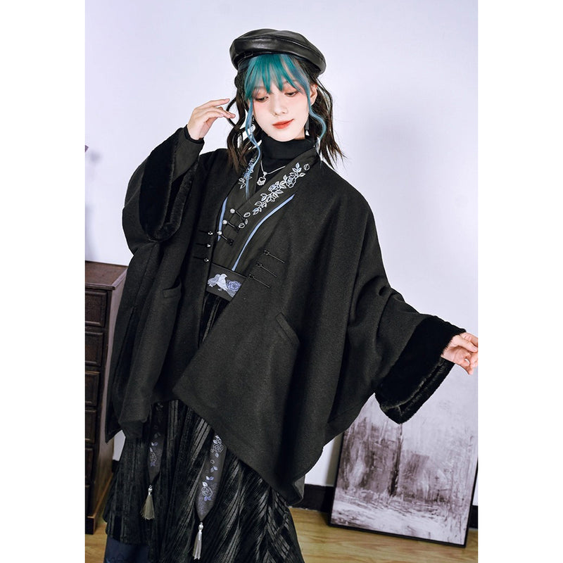 椿の花の刺繍チャイナブラウス